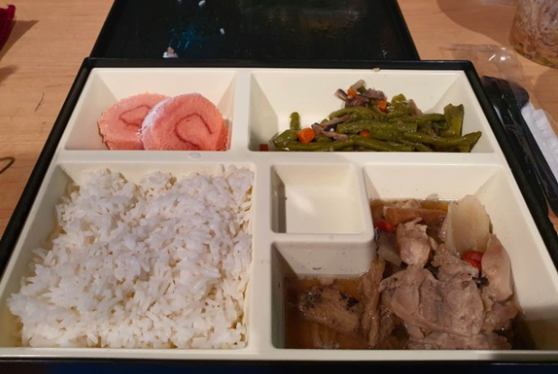 Ramai-ramai Pelatih Timnas Komplen Menu Nasi Kotak Piala AFF